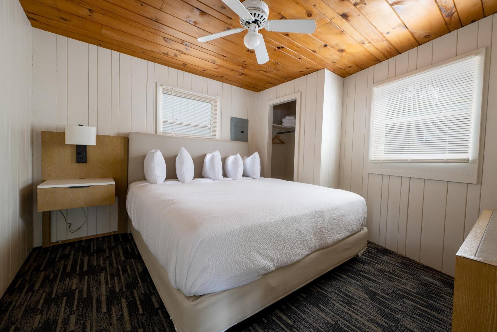 Depe Dene Lakeside Resort Lake George Bagian luar foto