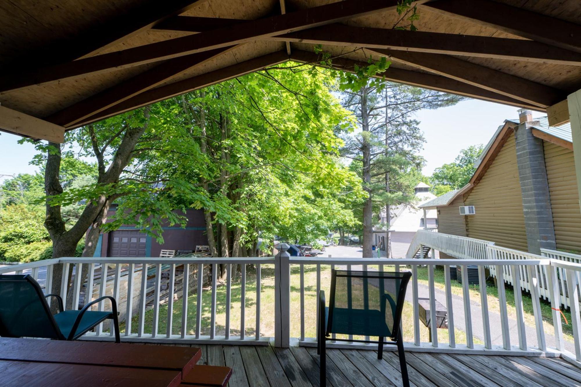 Depe Dene Lakeside Resort Lake George Bagian luar foto